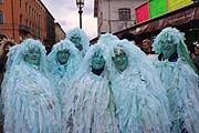 Tolle Kostüme beim Tanz der Martkfrauen (©Foto:Martin Schmitz)